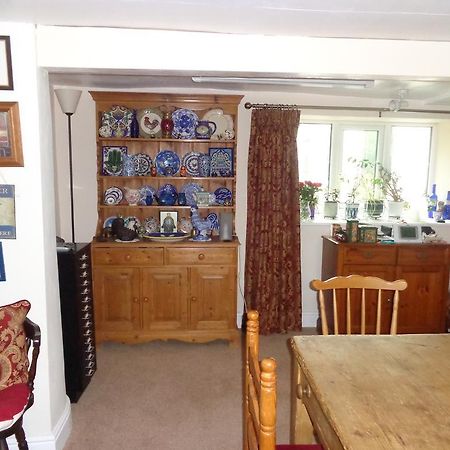 Lodge House B&B Buckland St Mary Eksteriør billede